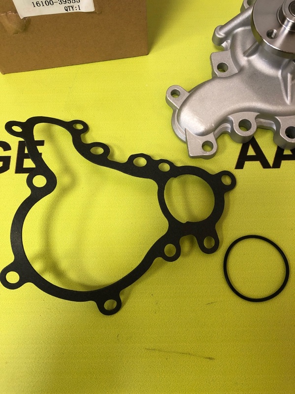 Помпа водяная GX400 URJ 150 1UR-FE