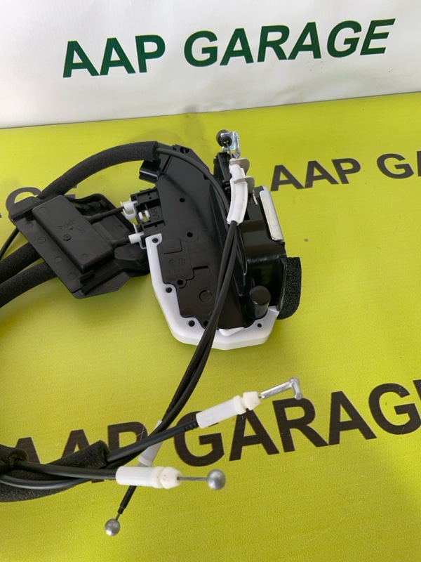 Замок двери передний правый QX70/FX S51