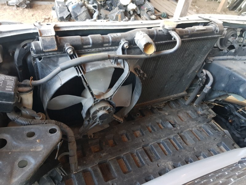 Радиатор охлаждения двигателя Toyota Carina AT170 5AFE 1991 передний