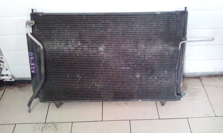 Радиатор кондиционера Toyota Noah AZR60 1AZ 2001 передний