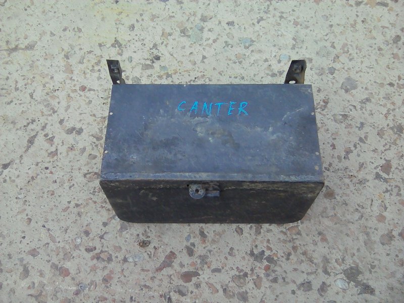 Ящик для инструмента Mitsubishi Canter FE337EV 4D33 1992 передний
