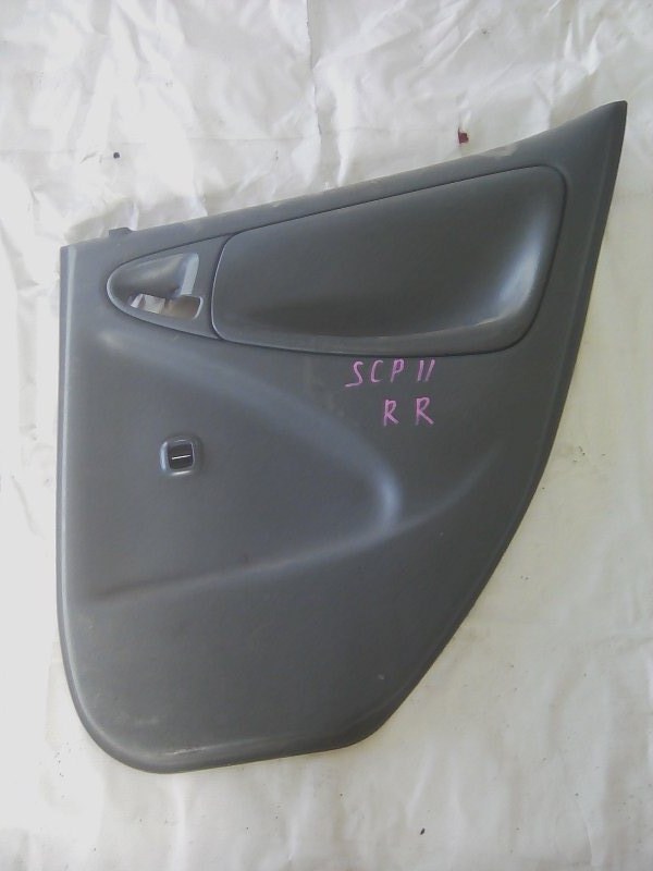 Обшивка двери Toyota Platz SCP11 1SZFE 2000 задняя правая