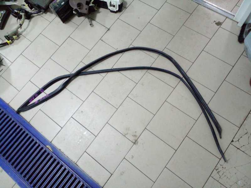 Уплотнительная резинка Toyota Celsior UCF10 1UZFE 1994 передняя
