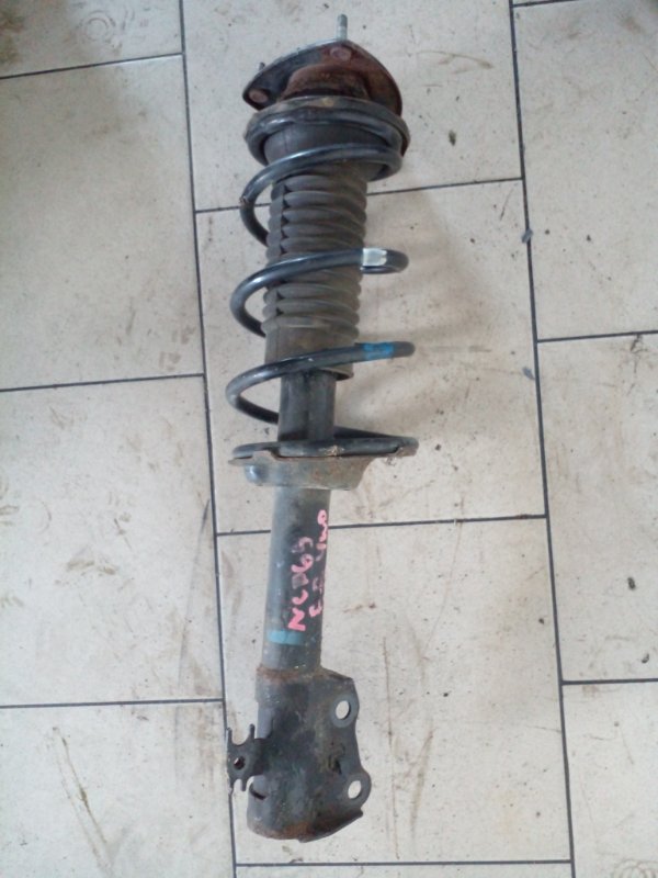 Стойка подвески Toyota Ist NCP65 1NZFE 2002 передняя правая