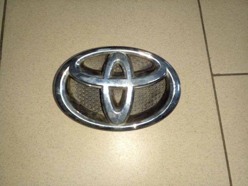 Эмблема Toyota Ractis NCP120 1NZFE 2010 передняя