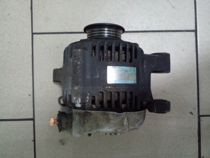 Генератор Toyota Platz SCP11 1SZFE 2000 передний