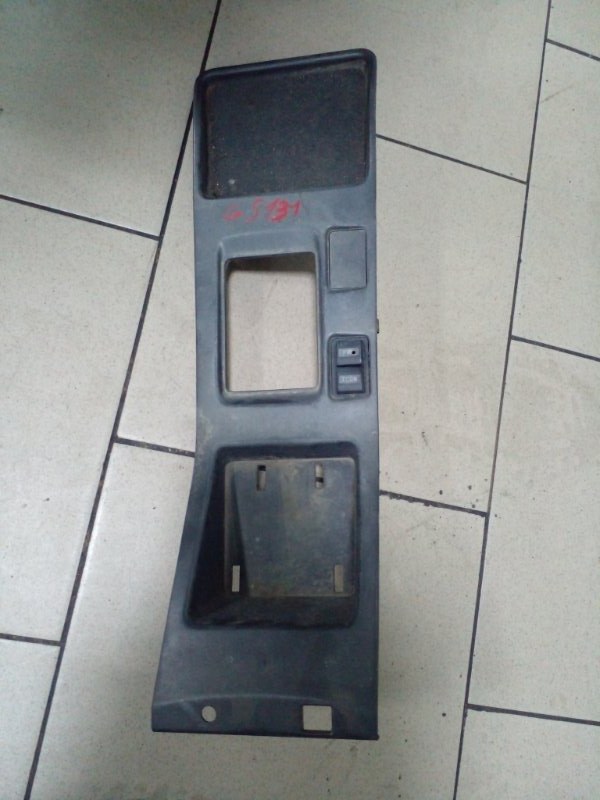 Консоль кпп Toyota Crown GS131 1GGZE 1988 передний