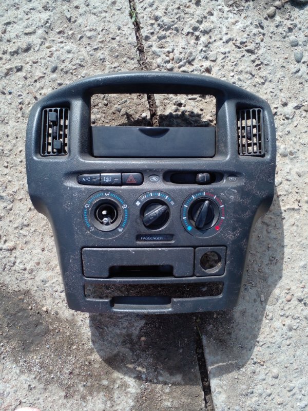 Консоль климат-контроля Toyota Probox NCP50 2NZFE 2002 передний