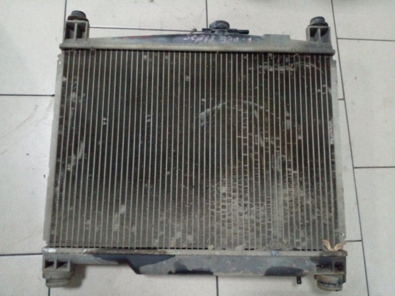 Радиатор охлаждения двигателя Toyota Platz SCP11 1SZFE 1995 передний