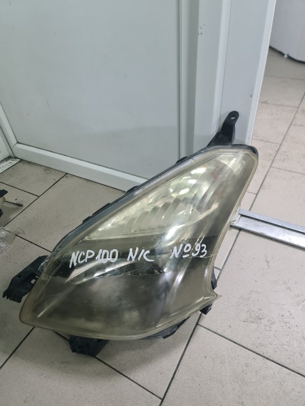 Фара Toyota Ractis NCP100 1NZFE 2009 передняя левая