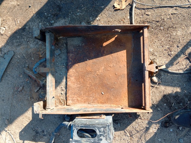 ПОДСТАВКА ПОД АККУМУЛЯТОР GIGA 1994-2006 CXG71X 10PD-1