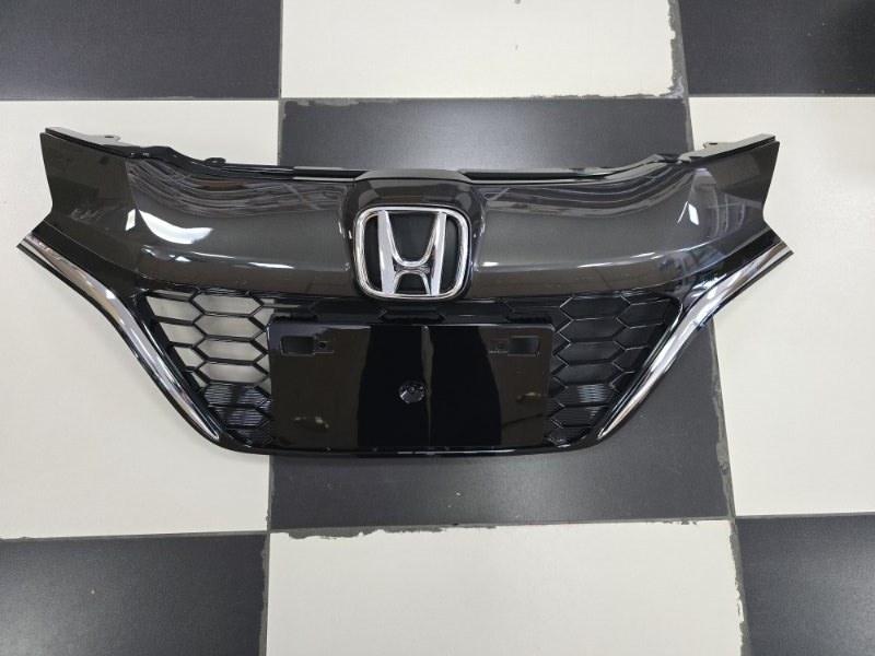 Решетка радиатора Honda Vezel RU1 L15B 2015 передняя