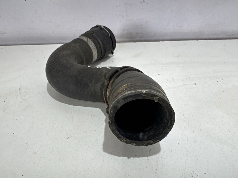 Патрубок системы охлаждения AUDI A4 B8 CJC 2.0 tdi Патрубок системы охлаждения AUDI A4 B8 CJC 2.0 tdi