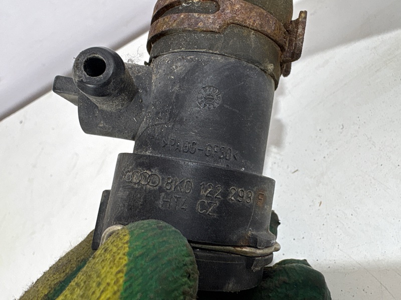 Патрубок системы охлаждения A4 B8 2012 CJC 2.0 tdi Патрубок системы охлаждения A4 B8 2012 CJC 2.0 tdi