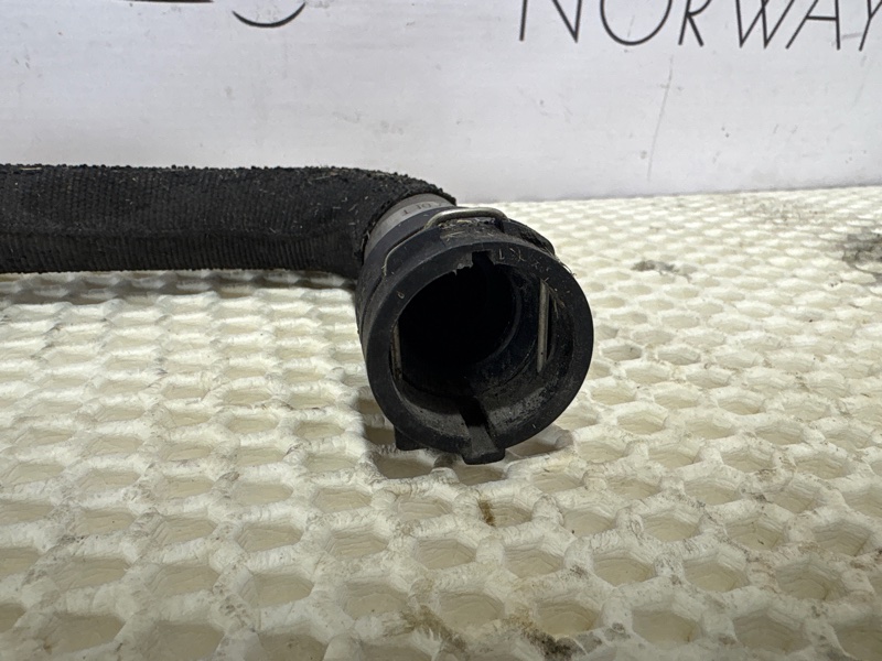 Патрубок радиатора A4 B8 2012