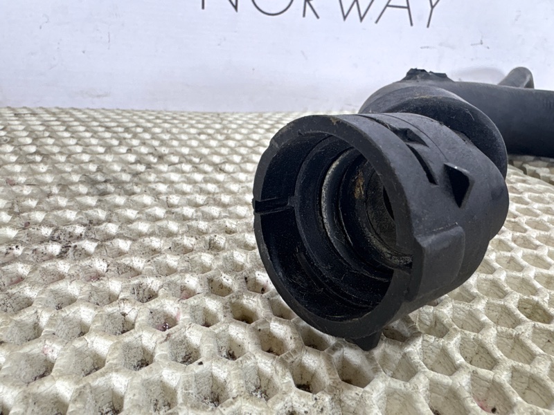 Патрубок радиатора AUDI A4 B8