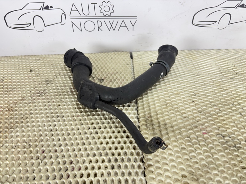 Патрубок радиатора A4 B8 2012