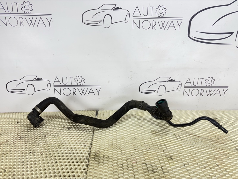 Запчасть патрубок системы охлаждения Land Rover Range Rover Sport 2016 L494 HPLA8C481AA Б/У Патрубок системы охлаждения Land Rover Range Rover Sport 2016 L494 HPLA8C481AA Б/У