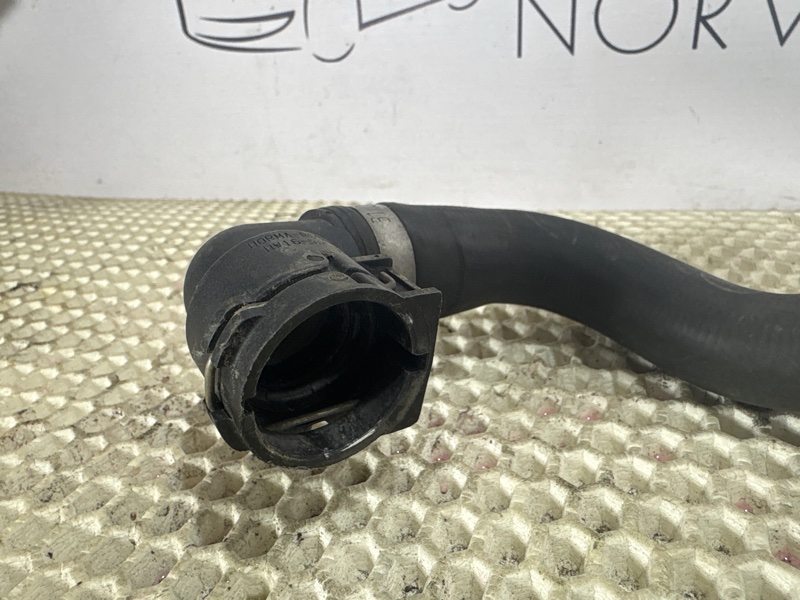 Патрубок системы охлаждения Land Rover Range Rover Sport L494 Патрубок системы охлаждения Land Rover Range Rover Sport L494