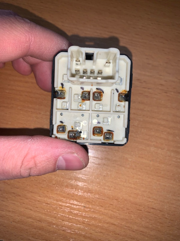 Блок управления стеклоподъемниками Chevrolet Aveo