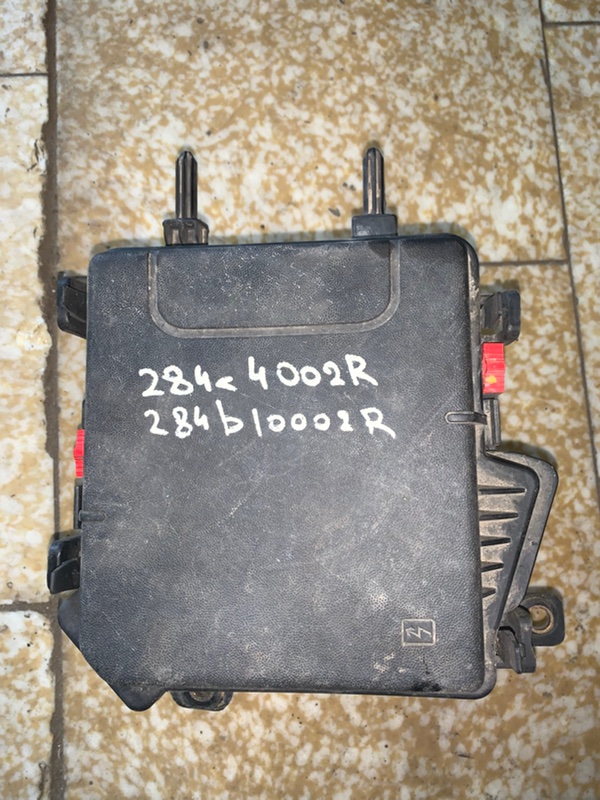 Корпус блока предохранителей Renault Megane 284B10002R Б/У