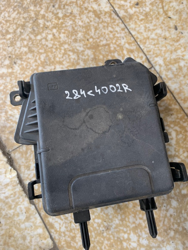 Корпус блока предохранителей Renault Megane 284B10002R Б/У