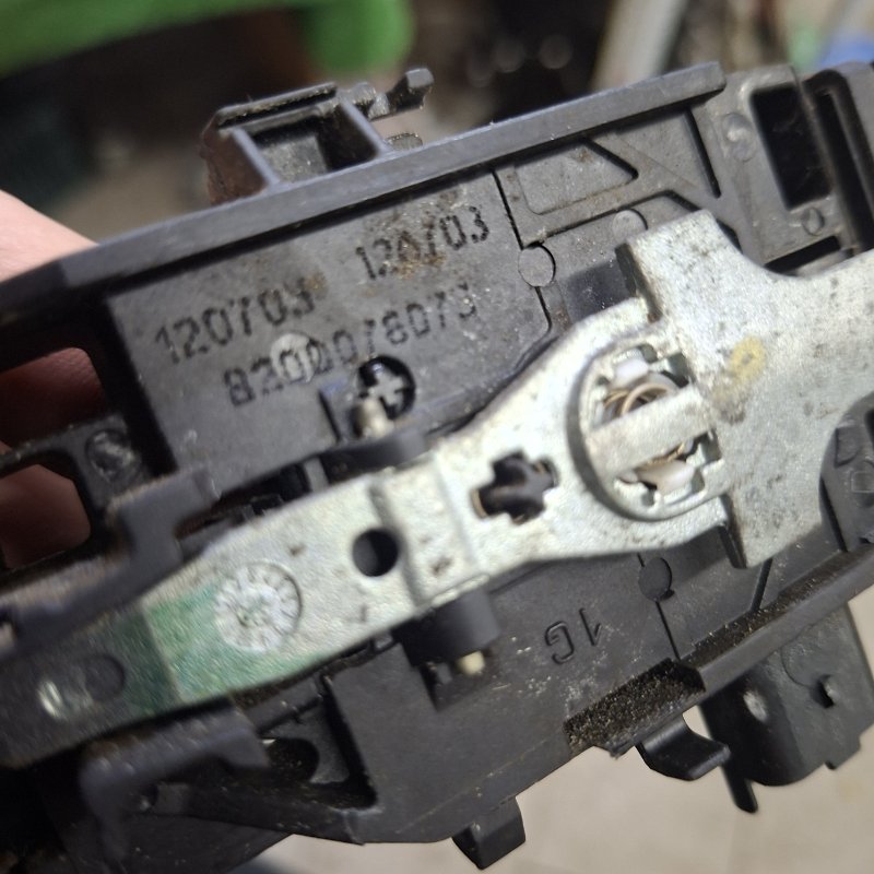 Скелет ручки наружной передней левой Megane