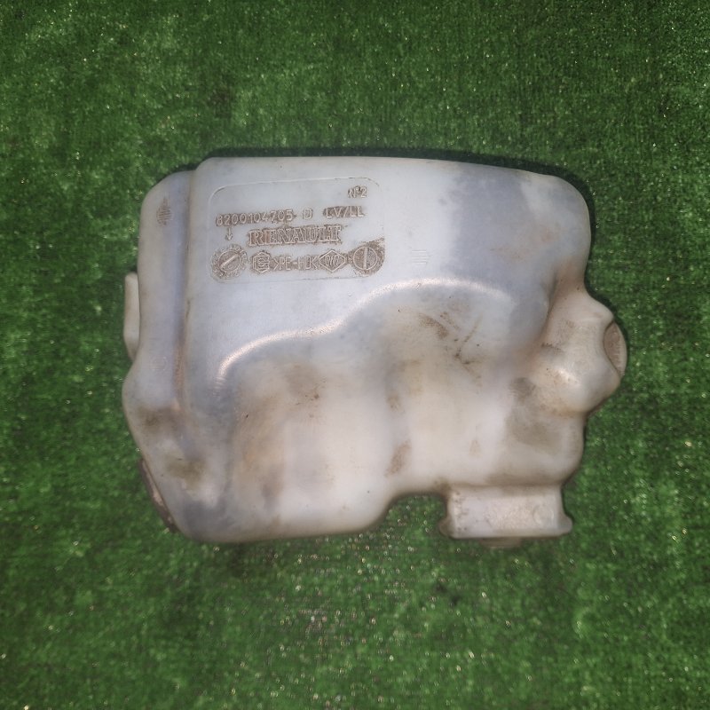 Запчасть бачок омывателя Renault Megane 8200104705 контрактная Бачок омывателя Renault Megane 8200104705 контрактная