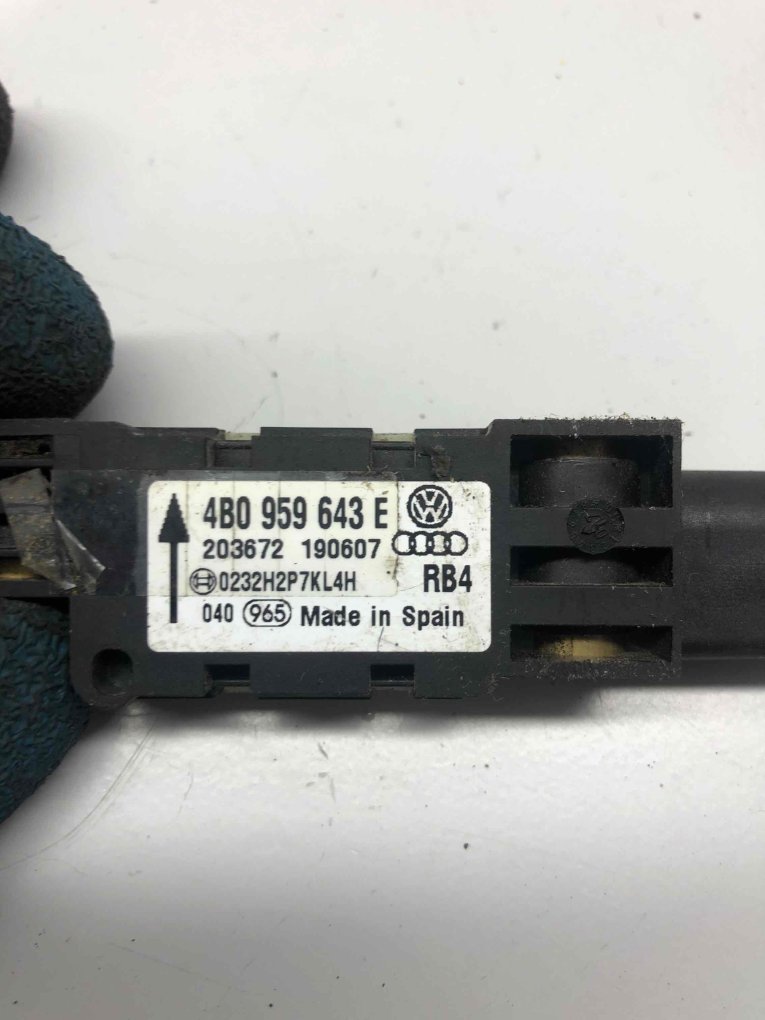 Датчик удара A6 2001 C5