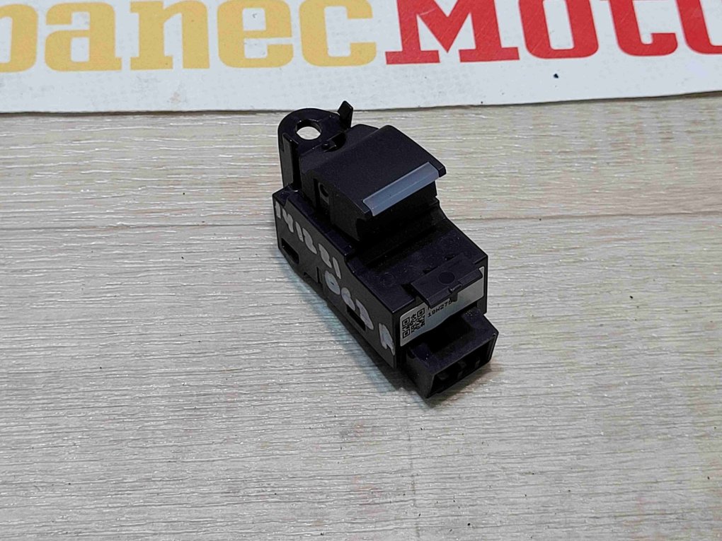 Запчасть кнопка стеклоподъемника Land Rover Range Rover Sport 2016 L494 FK72-14717-AB контрактная Кнопка стеклоподъемника Land Rover Range Rover Sport 2016 L494 FK72-14717-AB контрактная