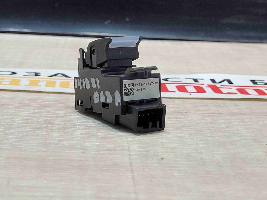 Кнопка стеклоподъемника Land Rover Range Rover Sport L494 Кнопка стеклоподъемника Land Rover Range Rover Sport L494