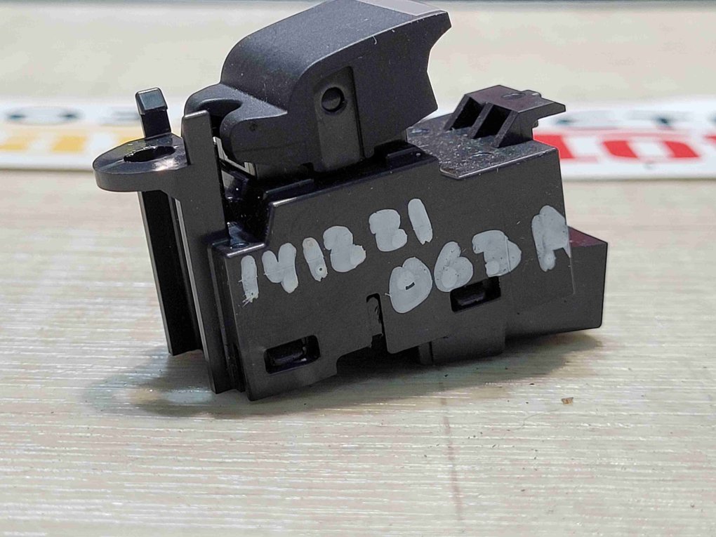 Кнопка стеклоподъемника Range Rover Sport 2016 L494 Кнопка стеклоподъемника Range Rover Sport 2016 L494