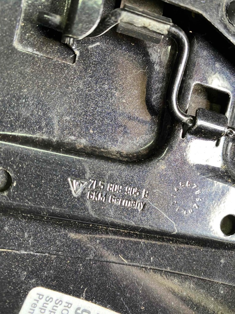Лючок топливного бака Porsche Cayenne