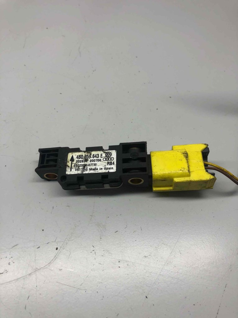 Датчик удара Volkswagen Touareg 2004 4B0959643E контрактная