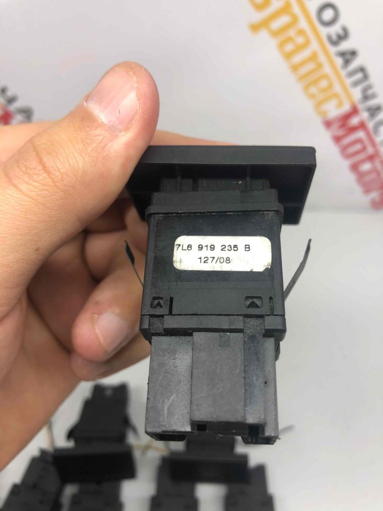 Кнопка (выключатель) Touareg 2007