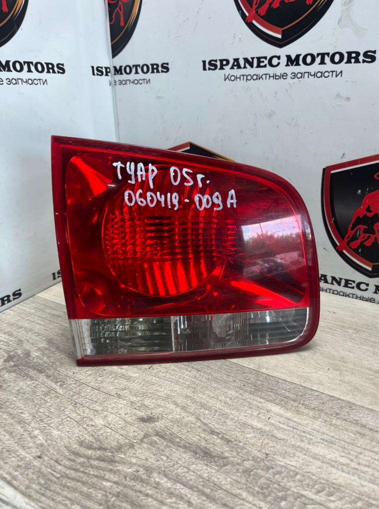 Фонарь крышки багажника левый Volkswagen Touareg 2005 контрактная