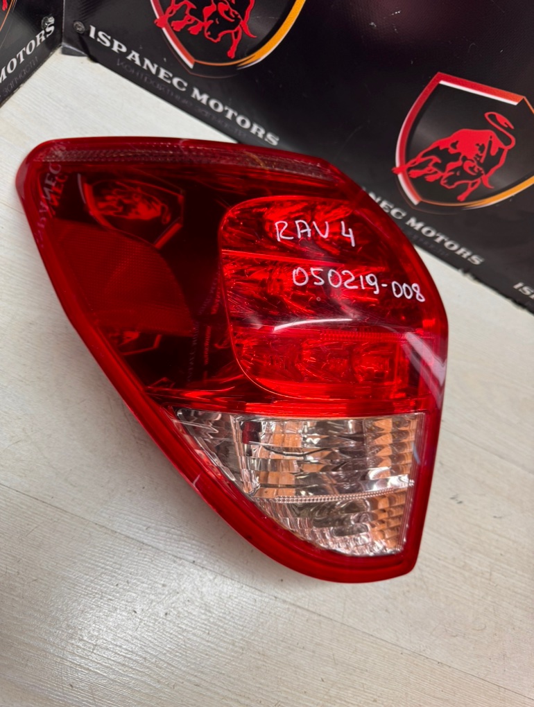 Фонарь задний левый RAV4 2008