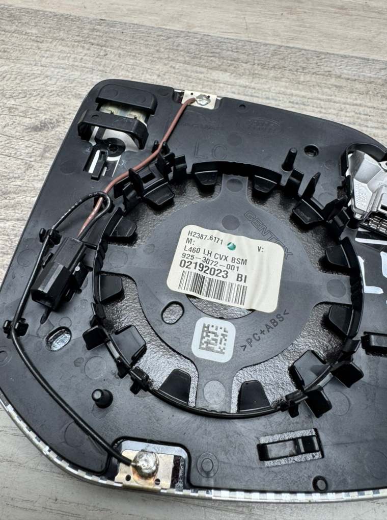 Стекло зеркала наружного левого Range Rover 2023 L460 3.0 D