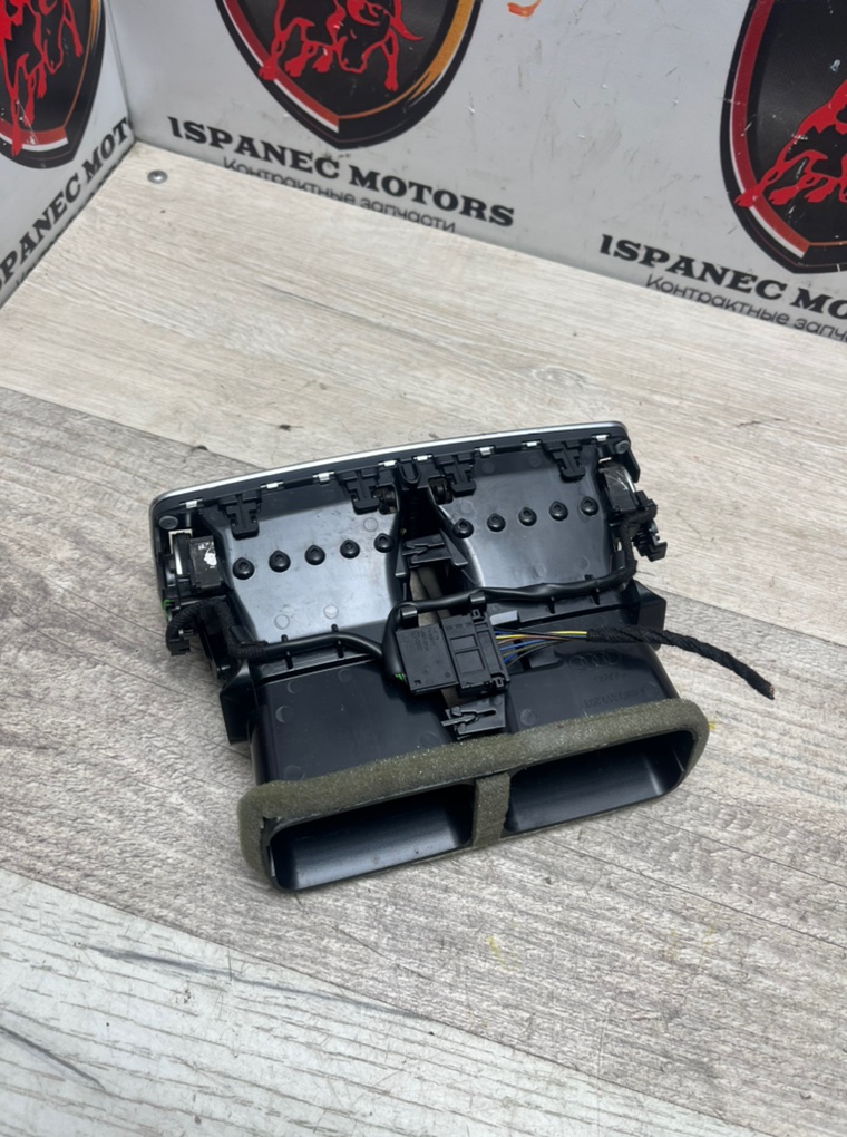 Дефлектор обдува салона Q7 2016 4M 3.0