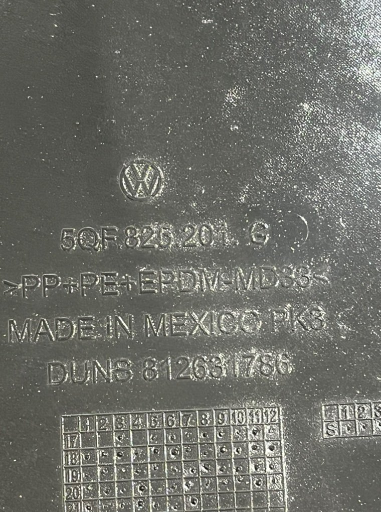 Защита днища кузова левая Volkswagen Tiguan AD1 1.5