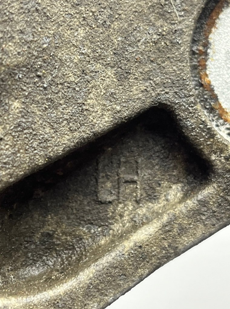 Амортизатор задний Range Rover Velar 2018 L560 2.0