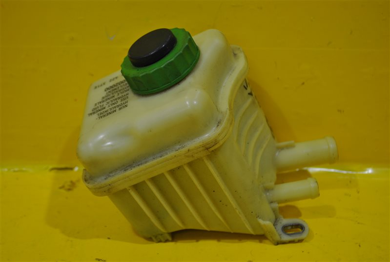 Бачок гидроусилителя передний Audi Q7 4L