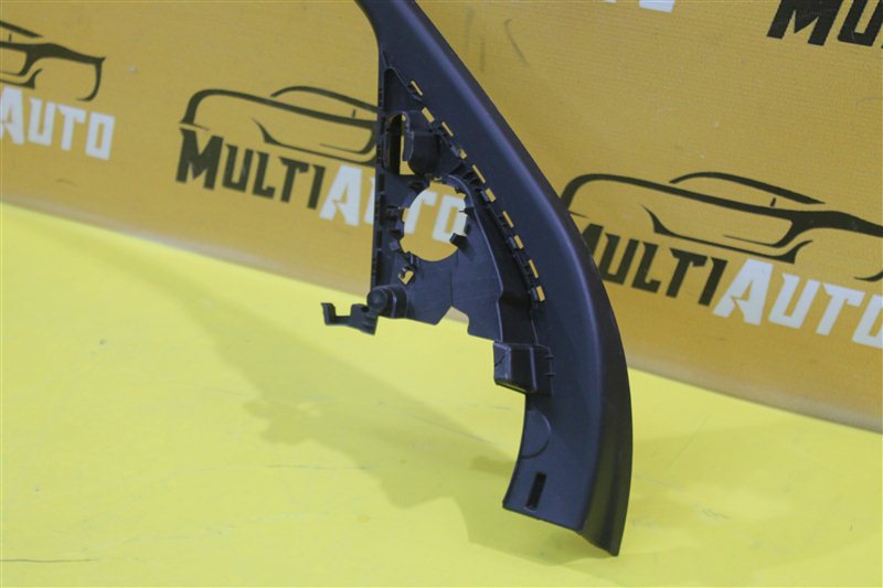 Накладка стекла двери передняя правая Q3 2011-2018 8U