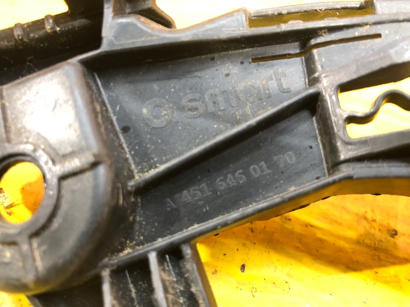 Кронштейн крыла задний левый ForTwo W451