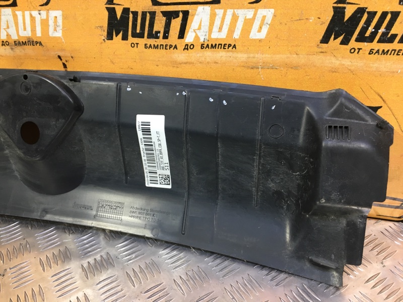 Накладка замковой панели передняя A5 2016- F5