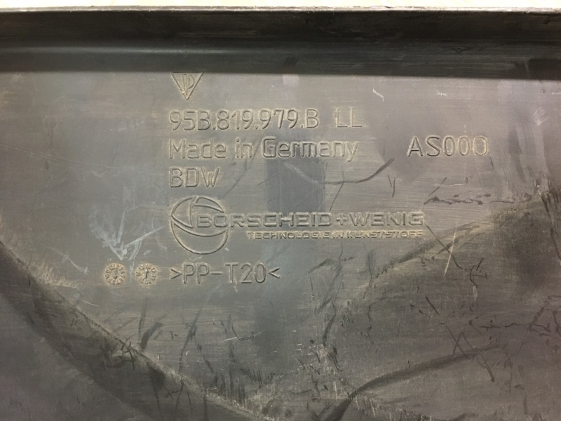 Накладка водостока передняя Macan 2013-2018 95b