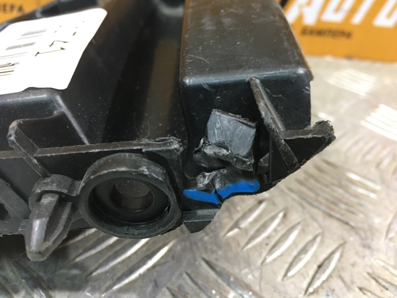 Кронштейн бампера передний левый Volvo S60 2