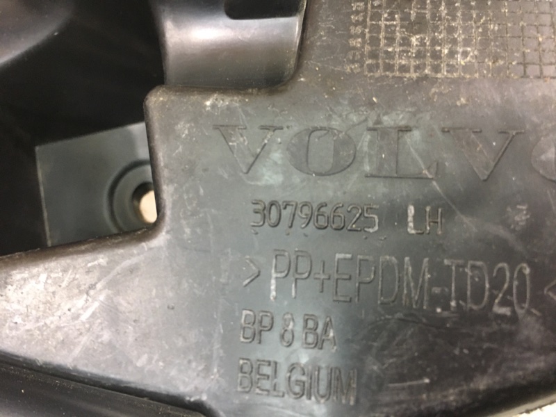 Кронштейн бампера передний левый S60 2010-2018 2