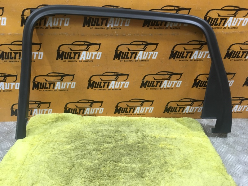 Уплотнитель стекла задний правый Audi Q7 2015- 4M 4m0867604 новая