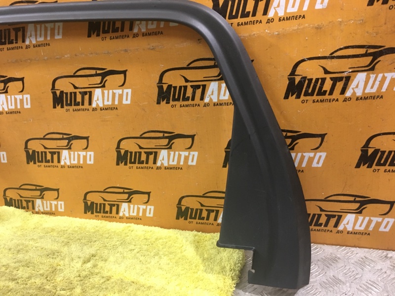 Уплотнитель стекла задний правый Q7 2015- 4M
